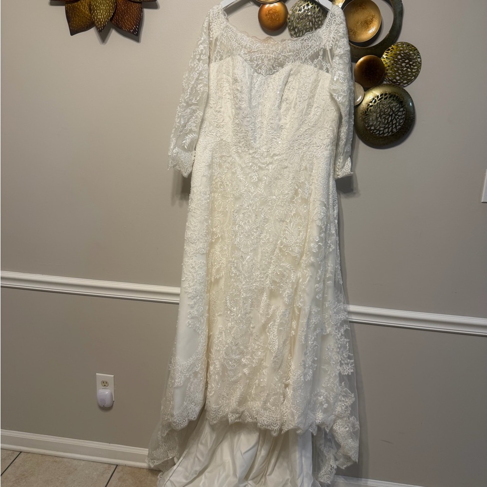 Oleg Cassini Cream Lace Wedding Dress